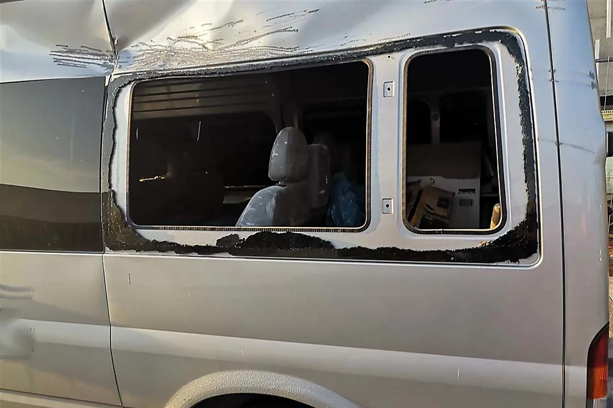 Kaiserslautern - Schwebende Rundeisen treffen Transporter