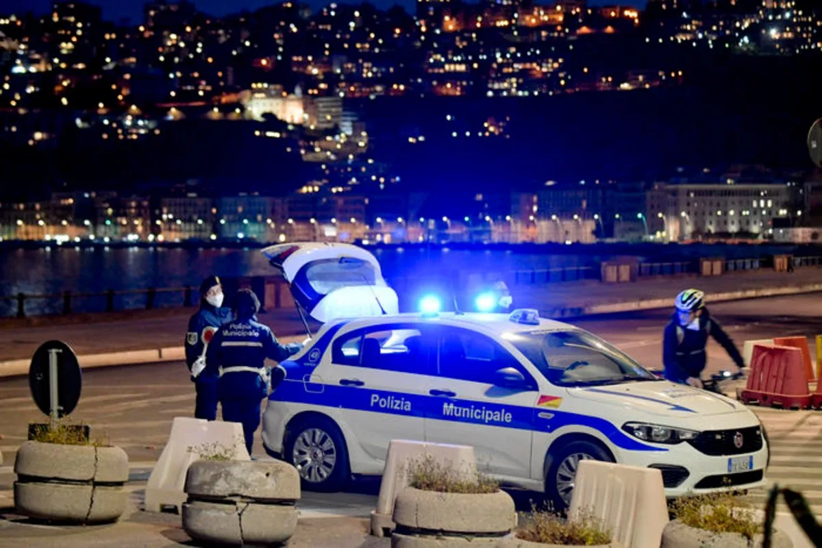 Tragödie in Neapel (it) - 15 und 14-Jährige von Auto erfasst - ein Mädchen tot!
