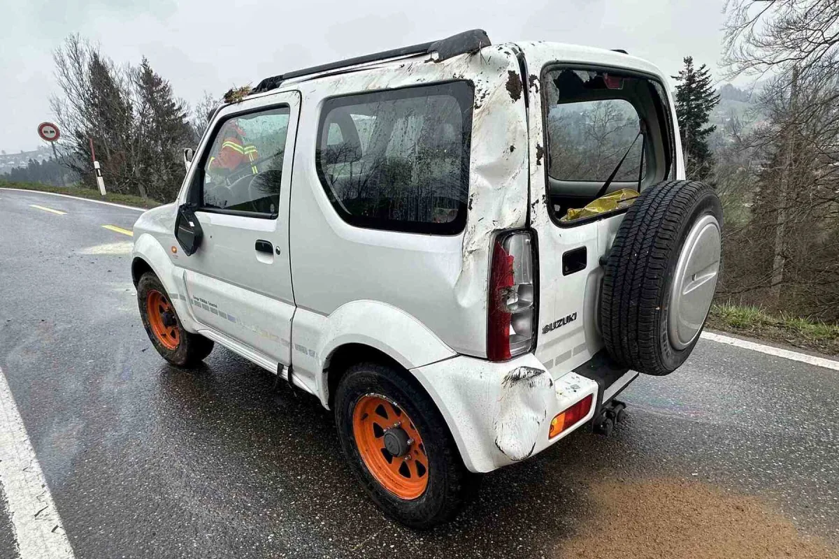 Trogen AR – Auto überschlägt sich bei Unfall