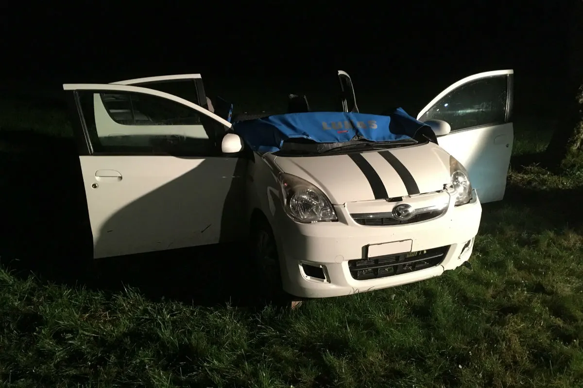 Menzingen ZG - Selbstunfall endet in der Wiese