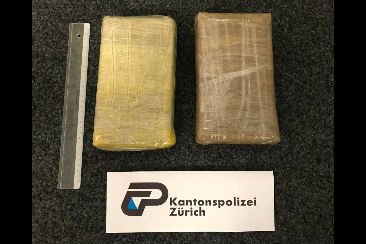 Zürich ZH - Drogenkuriere verhaftet und Kokain sichergestellt