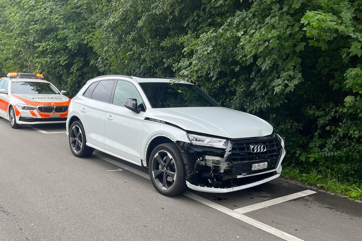 Gossau SG - Lieferwagen bei Unfall rund 100 Meter nach vorne geschoben