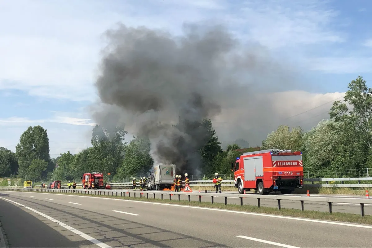 Widnau SG - Lieferwagen brennt aus