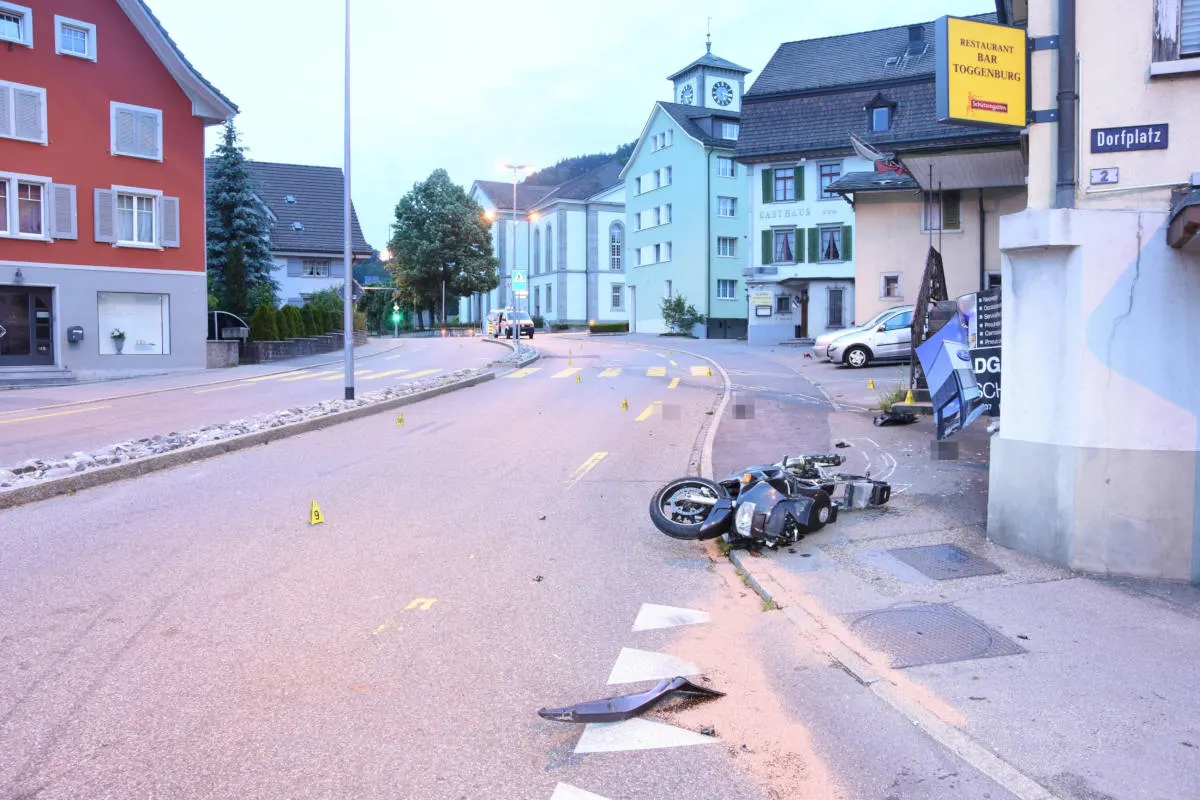 Wattwil SG - Fahrunfähig und ohne Führerausweis mit gestohlenem Kontrollschild Selbstunfall verursacht