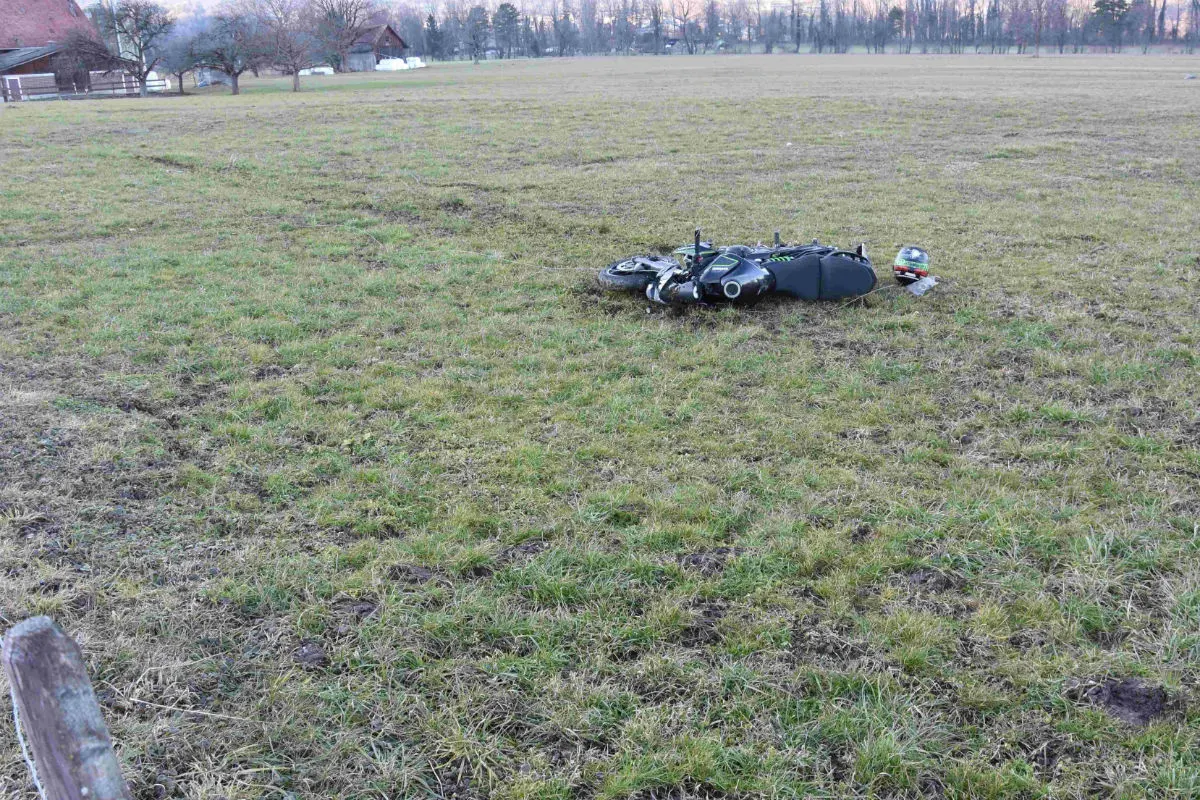 Oberriet SG - Motorradfahrer beim Überholen verunfallt