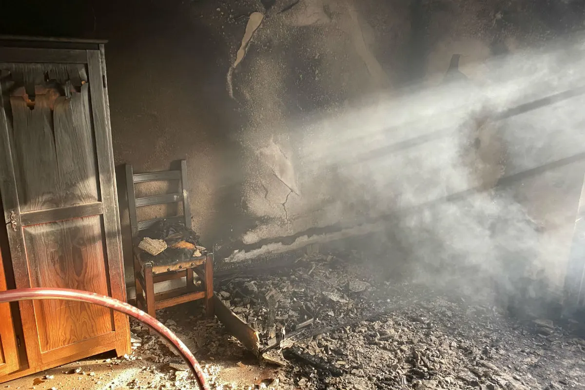 Reinach BL - Dachstockbrand erfordert Feuerwehreinsatz - Brandstiftung?