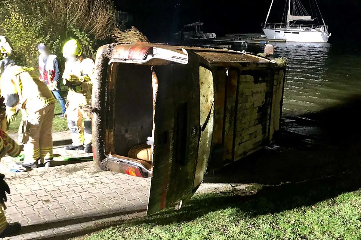 Paderborn-Sande - Gestohlenen VW-Transporter nach neun Jahren im Lippesee gefunden