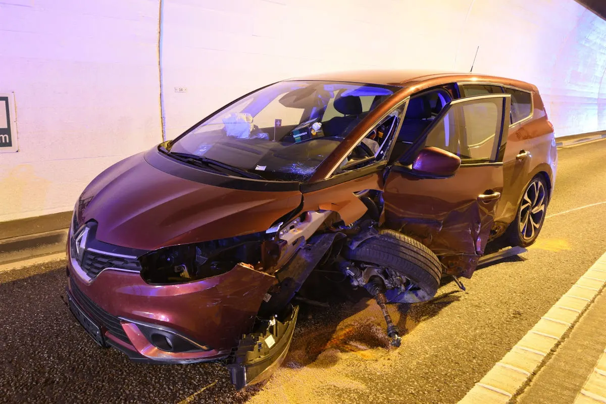 A13 Andeer GR – Autobahn nach Kollision gesperrt