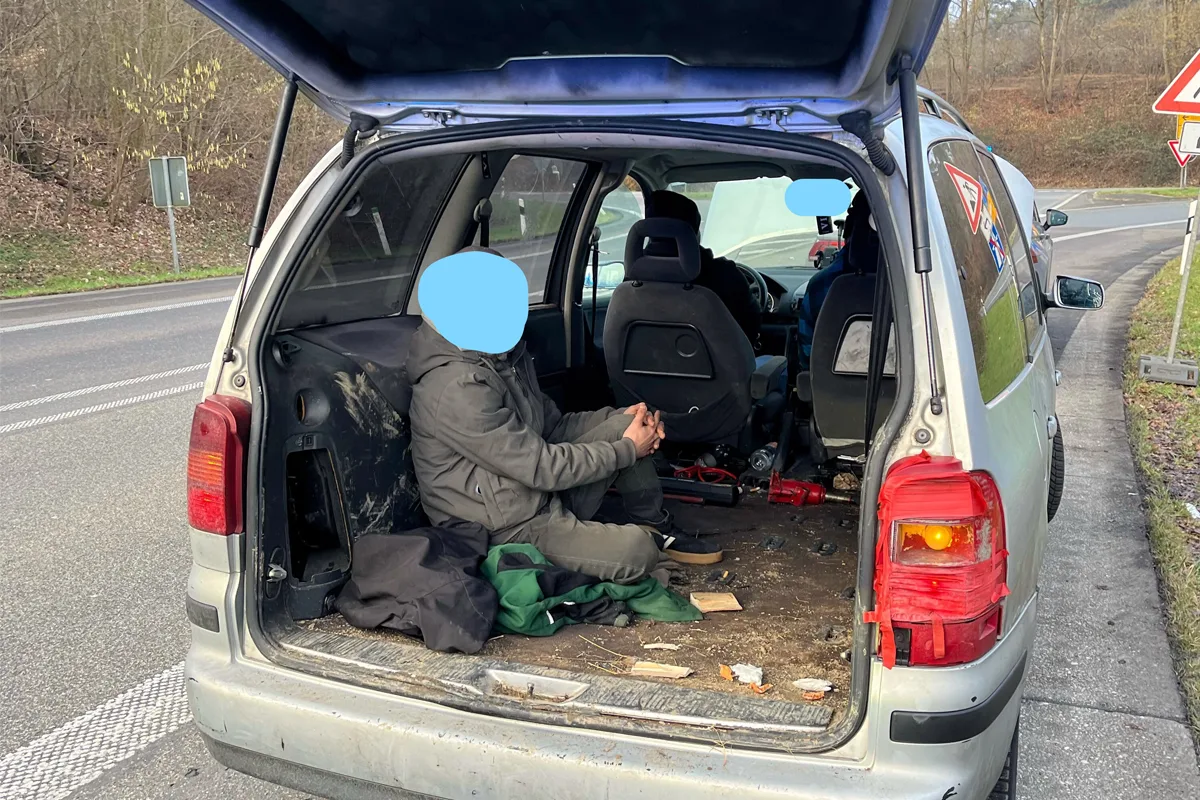 A40 Wachtendonk – Schrottreifer Pkw aus dem Verkehr gezogen