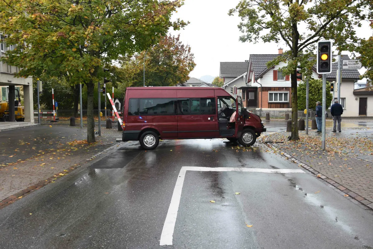 Widnau SG - Unfall zwischen Lieferwagen und Auto