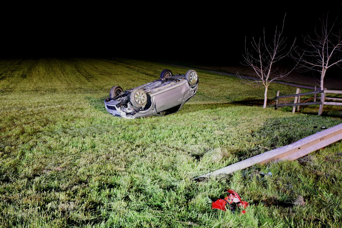 Neudorf LU - Auto überschlägt sich 