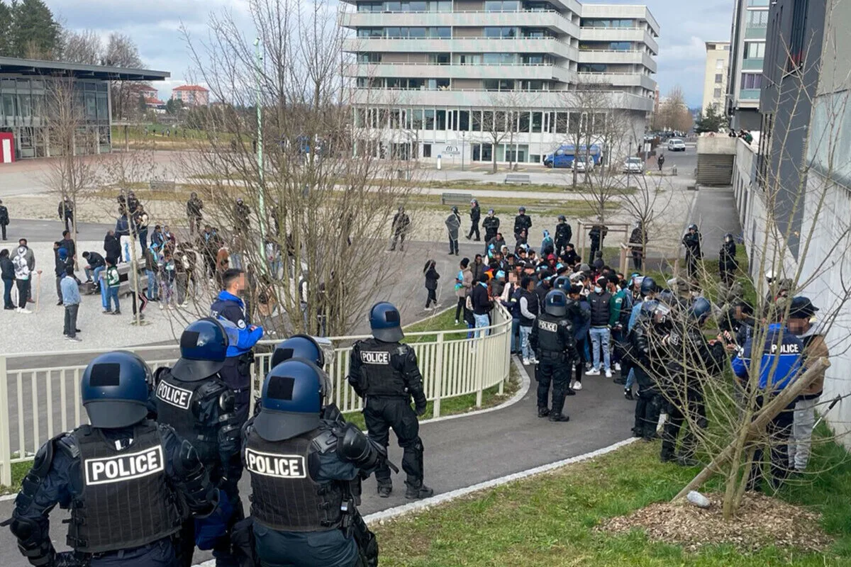 Villars-sur-Glâne FR - Grosses Polizeiaufgebot bezüglich eritreischer Demonstration