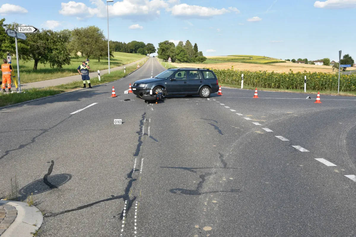 Rümlang ZH - Motorradlenker bei Kollision verletzt - Zeugenaufruf