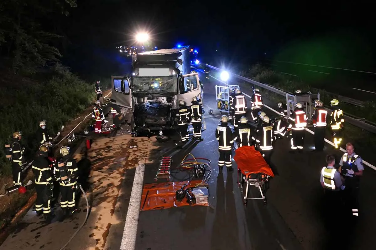 Dortmund - ​Autobahn nach schweren Unfall zwischen zwei LKWs voll gesperrt