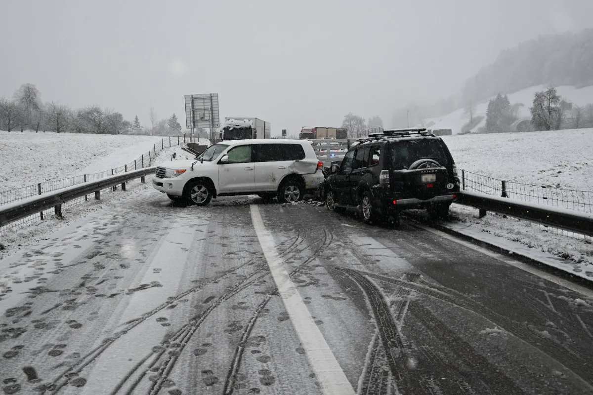  Dietfurt SG - Frontalkollision auf schneebedeckter Strasse