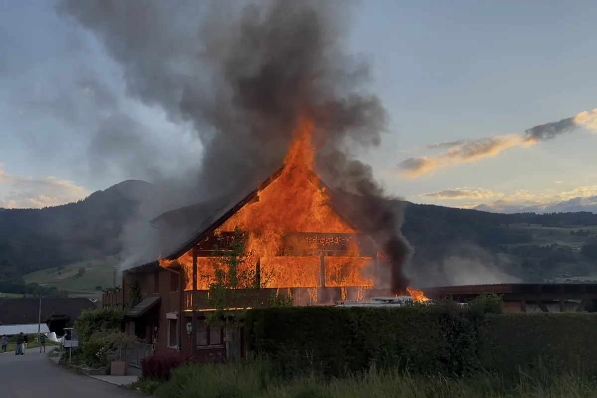 Vollbrand in Forst-Längenbühl BE – Zweifamilienhaus unbewohnbar 