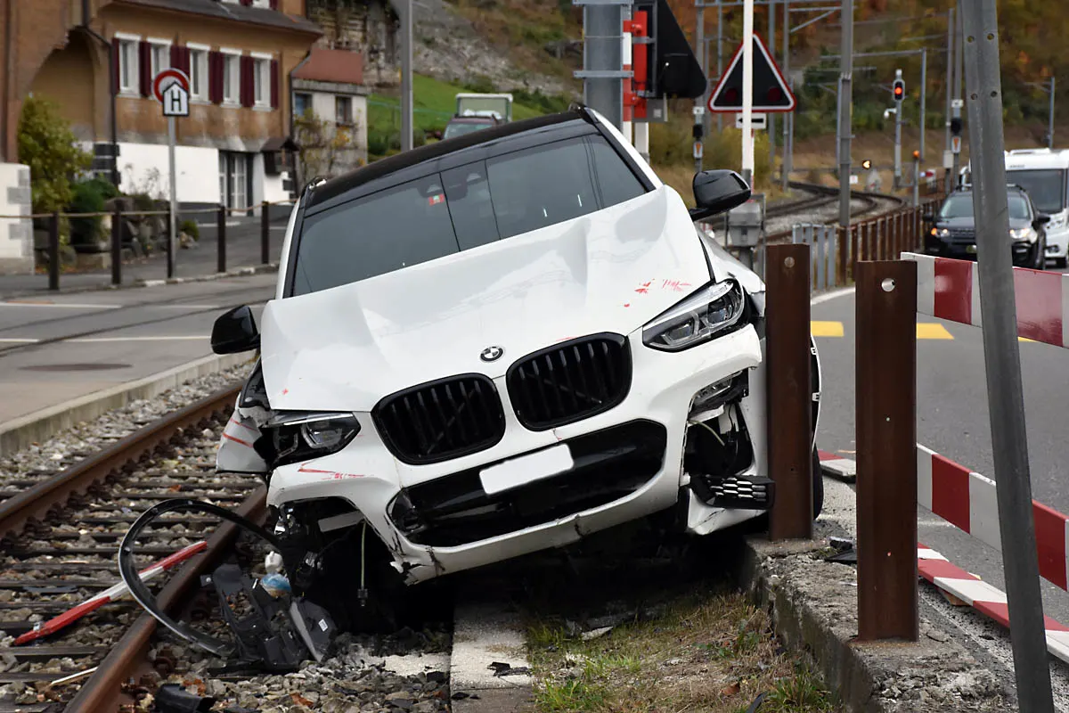 Unfall wegen Sekundenschlaf in Kaiserstuhl OW - Zwei Kinder unbestimmt verletzt!