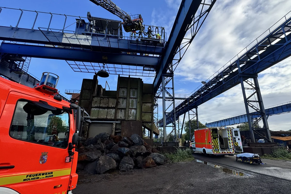 Mülheim an der Ruhr NW – Höhenrettung eines verletzten Arbeiters
