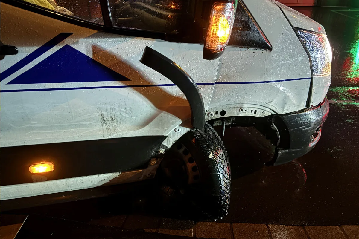 Mitlödi – Lieferwagenfahrer muss nach Unfall Führerausweis abgeben