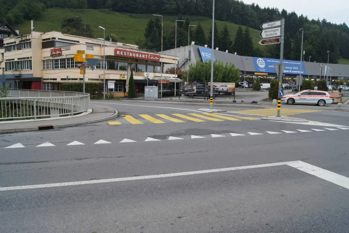 Baar ZG - Mann auf dem Fussgängerstreifen angefahren
