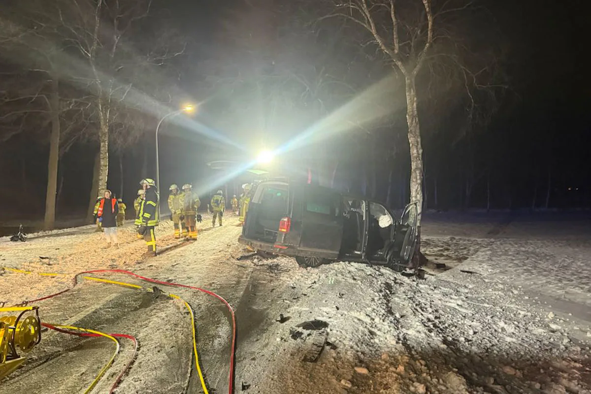 Stade – Sechs Verletzte bei Unfall im Schnee