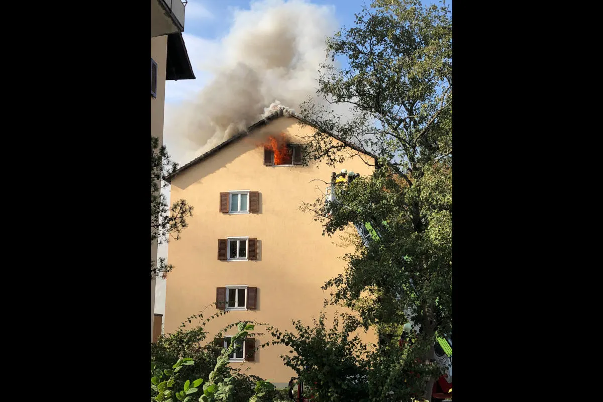 Neuhausen am Rheinfall SH - Brand in Mehrfamilienhaus