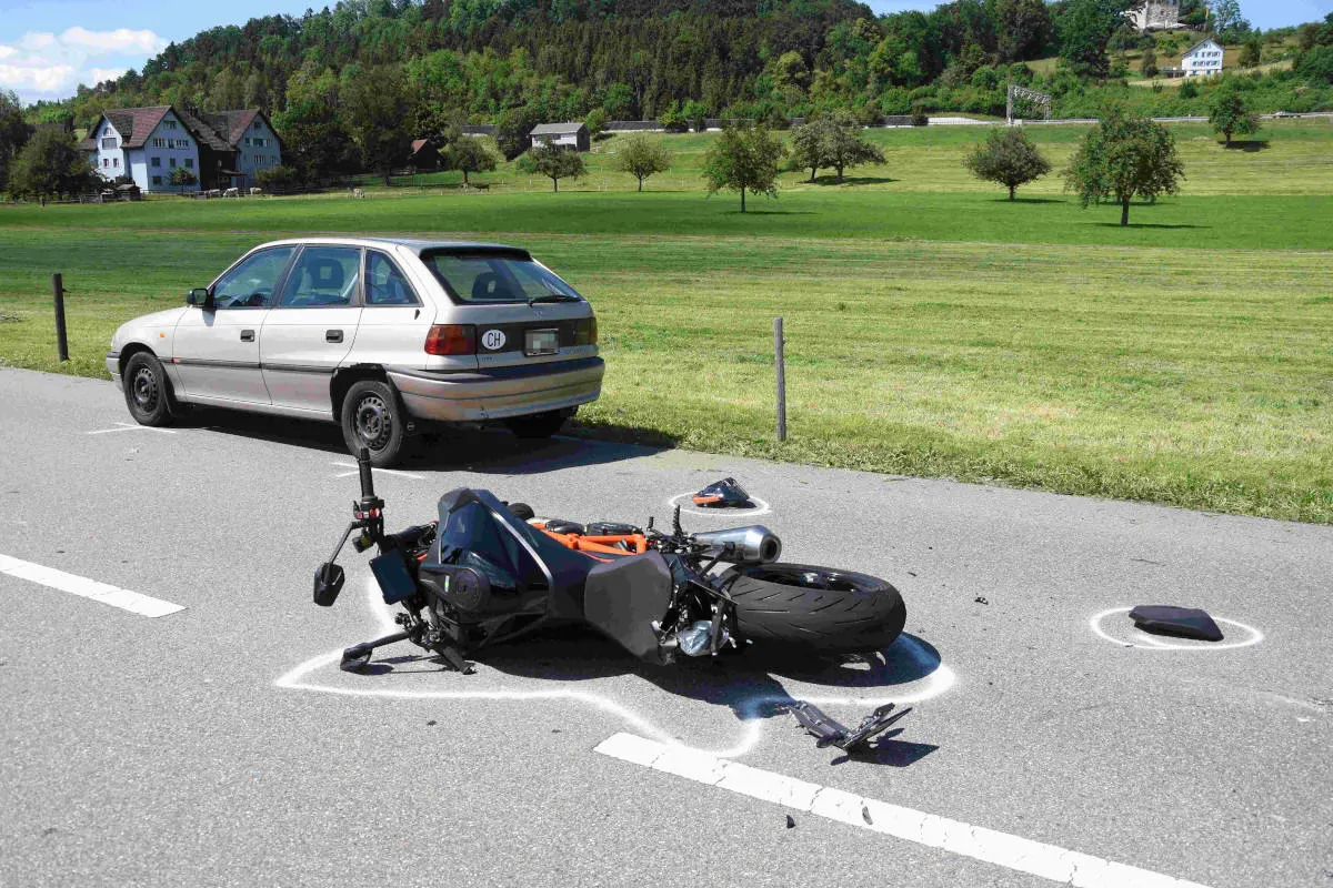 Gossau SG – Auffahrkollision wegen verlorenem Mobiltelefon