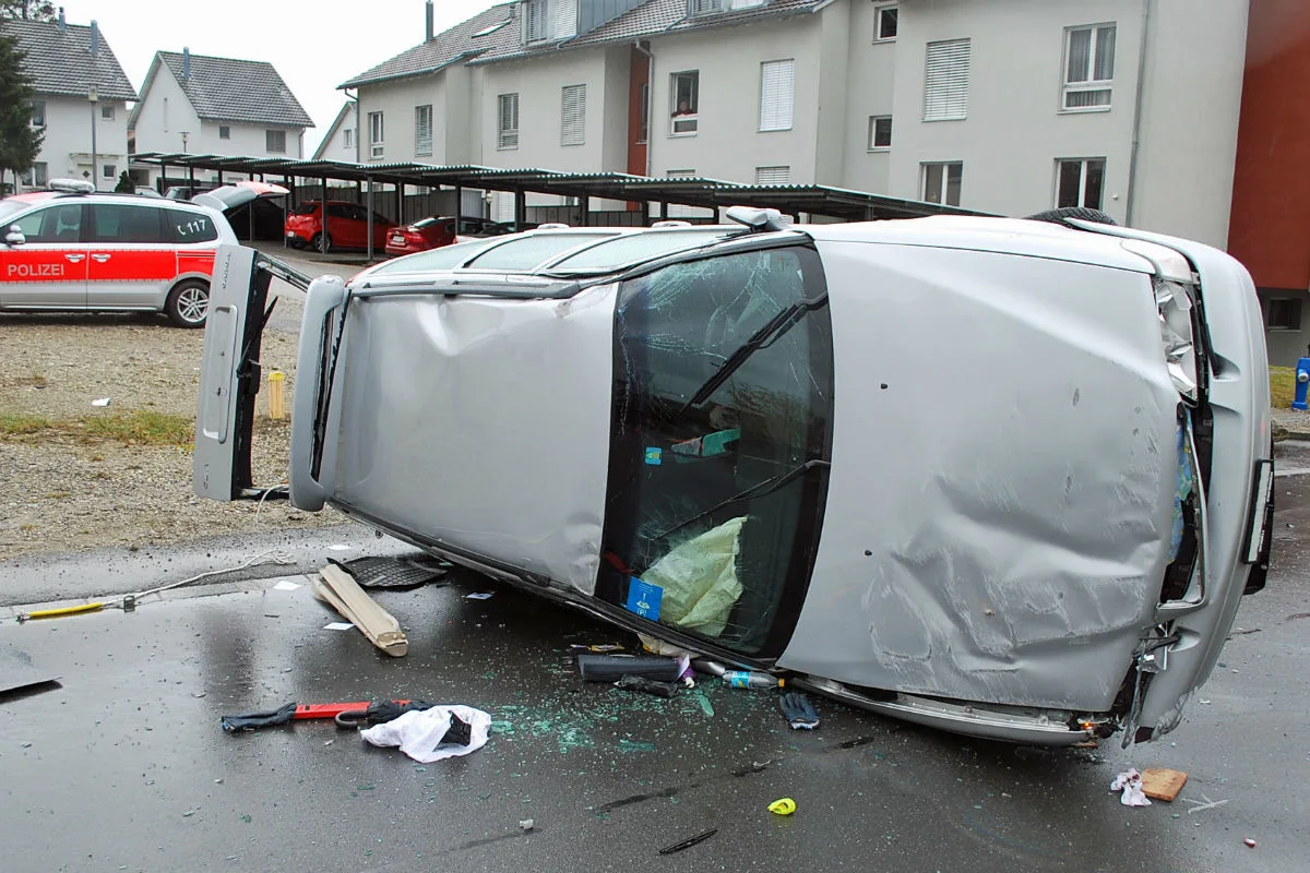 Reiden LU - Auto kollidiert mit grossem Stein