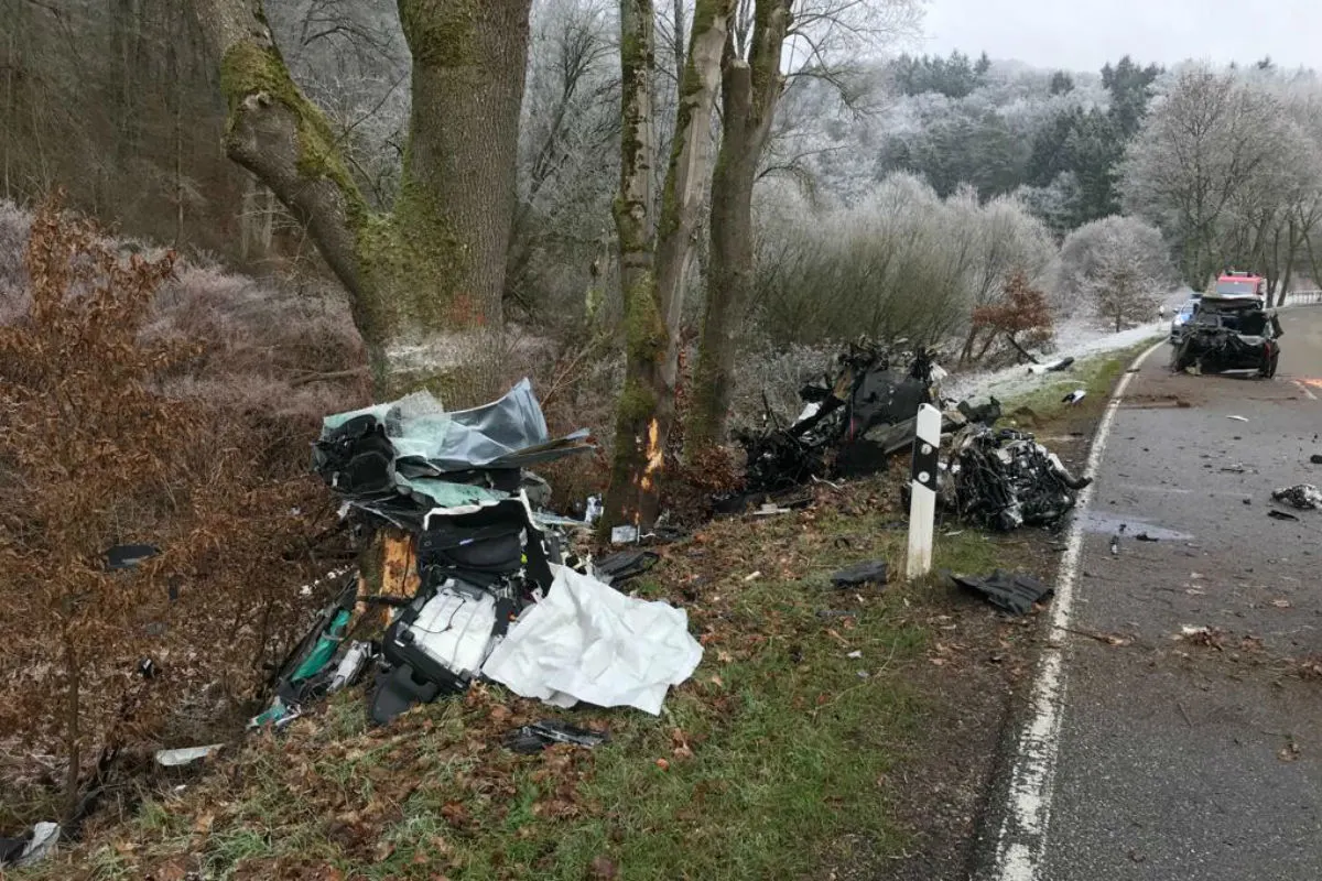 Schwerer Verkehrsunfall fordert zwei Todesopfer