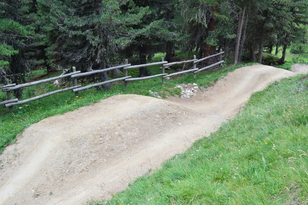 St. Moritz GR - Junge Frau bei Downhillabfahrt schwer verletzt
