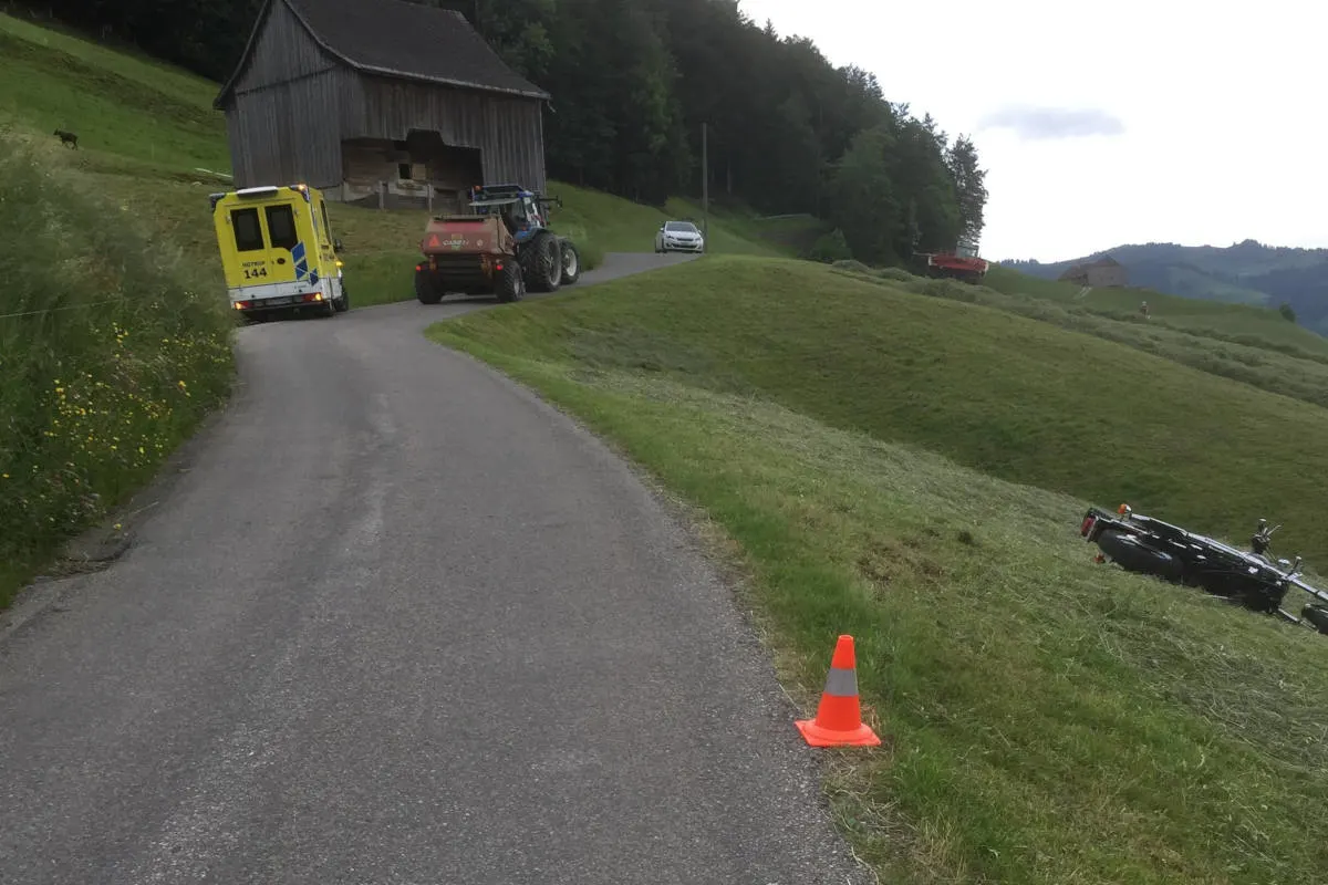 Ebnat-Kappel SG - Mit Motorrad gestürzt