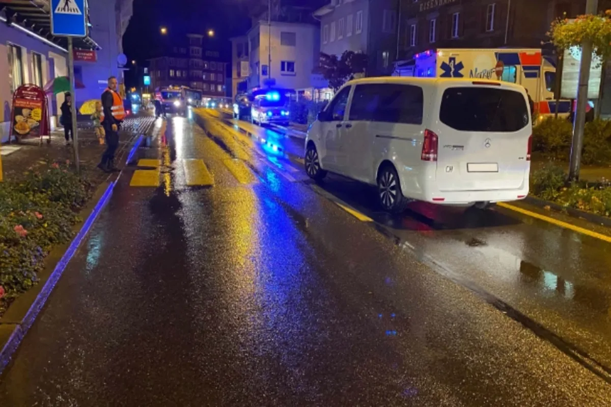 Unfall in Unterägeri ZG - Frau von Auto angefahren und auf ihr Kind gestürzt 