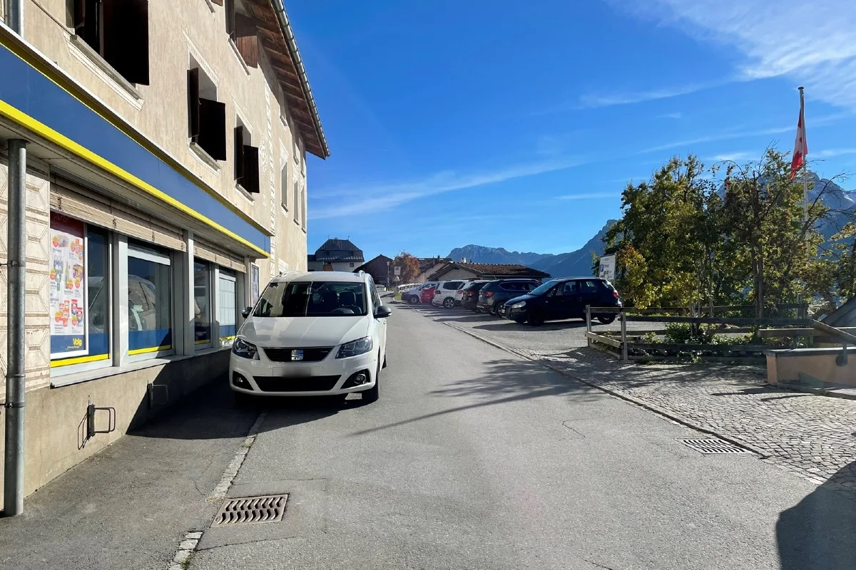 Ftan GR - 87-jährige Fussgängerin von Auto angefahren und verletzt