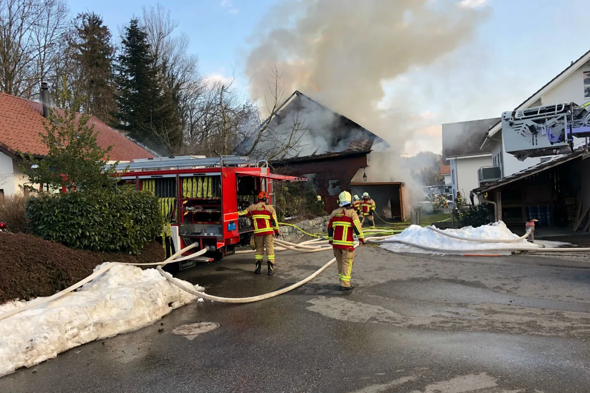 Zollbrück BE - Brand von Einfamilienhaus 