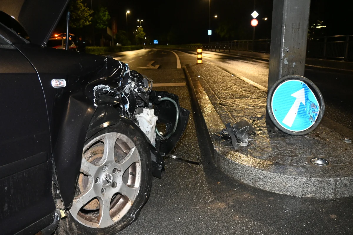 Schaan FL - Mann kollidiert mit einer Säule 