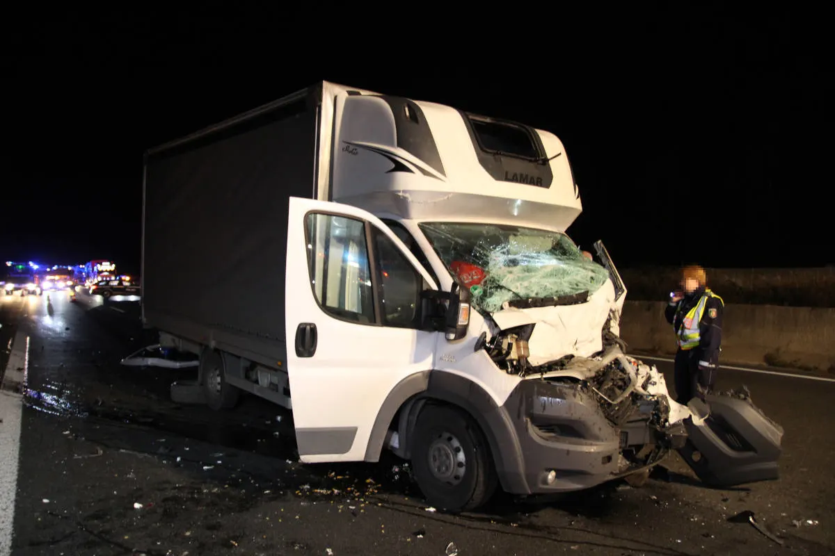 A2 Bielefeld - Schwerer Auffahrunfall auf der Autobahn