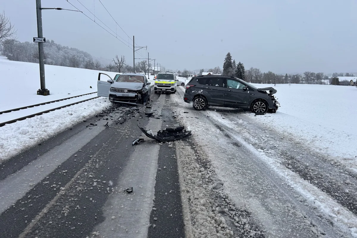Schneefall führt zu über 40 Verkehrsunfällen im Aargau