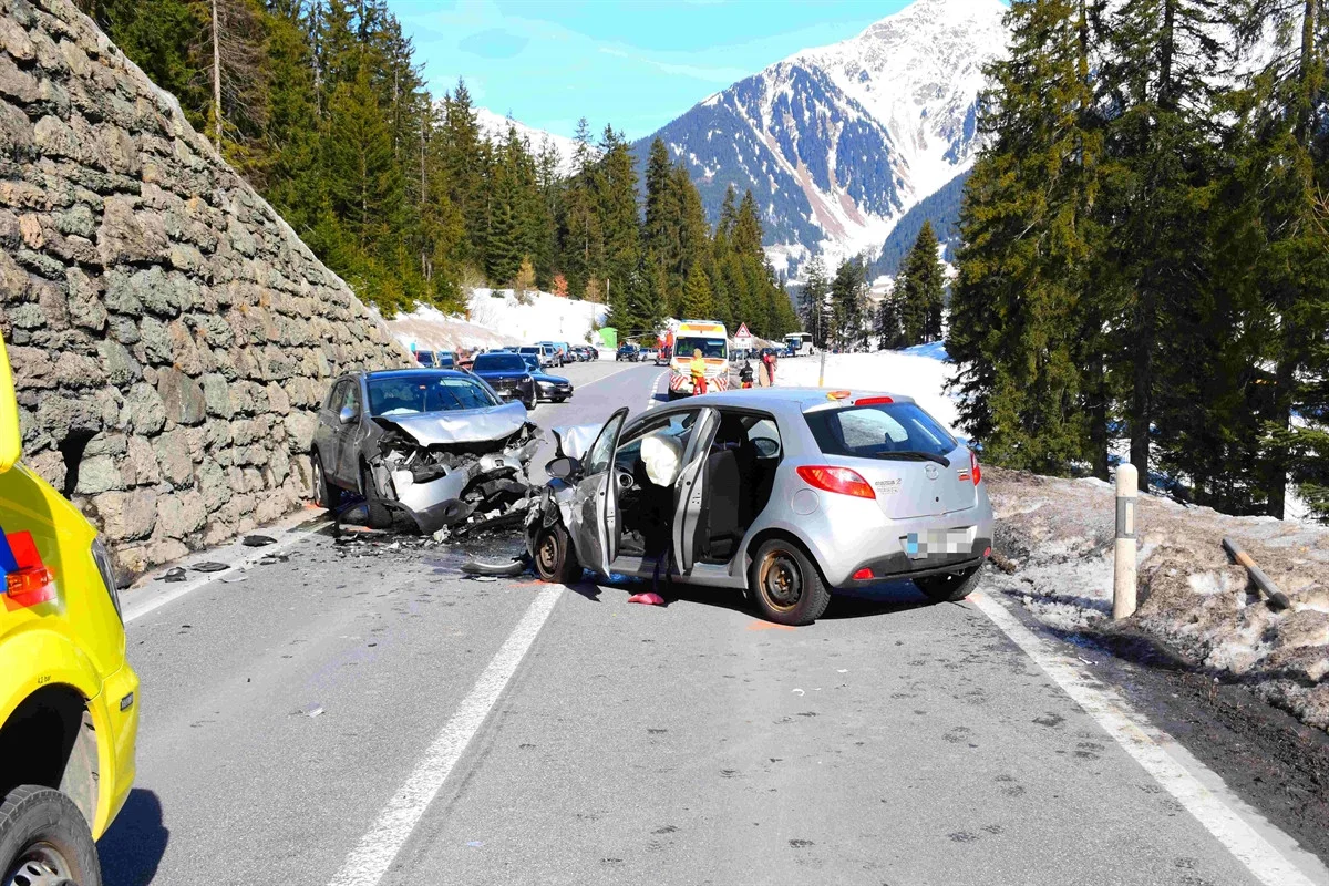 Unfall in Klosters GR – Frontalkollision fordert zwei Verletzte