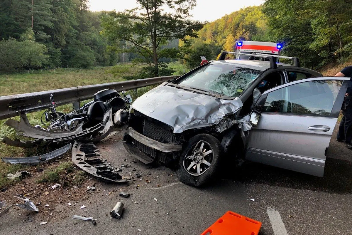 Pirmasens – Verkehrsunfall mit schwerstverletztem Kradfahrer