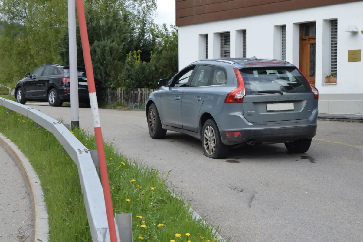 Grub AR - Mit Leitplanke kollidiert