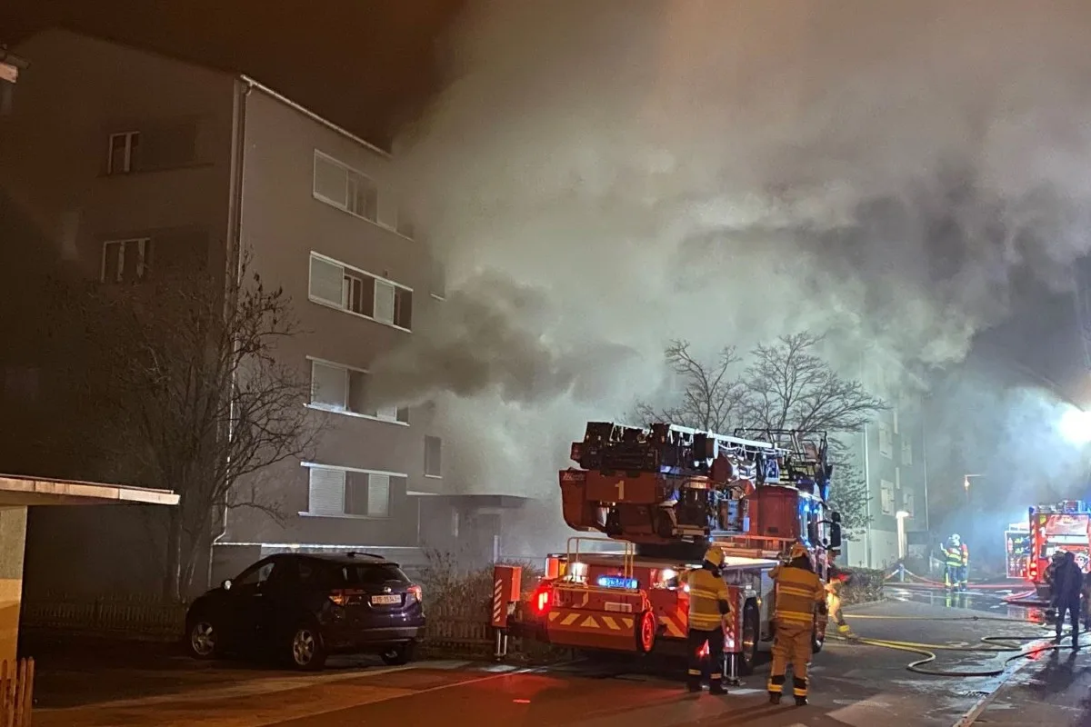 Cham ZG - Vier Personen nach Kellerbrand in Mehrfamilienhaus verletzt