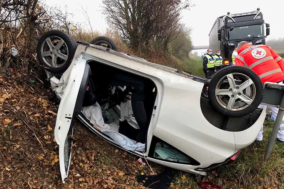 Zusammenstoß mit Lkw in Landau-Dammheim - Schwerer Verkehrsunfall nach Sekundenschlaf!