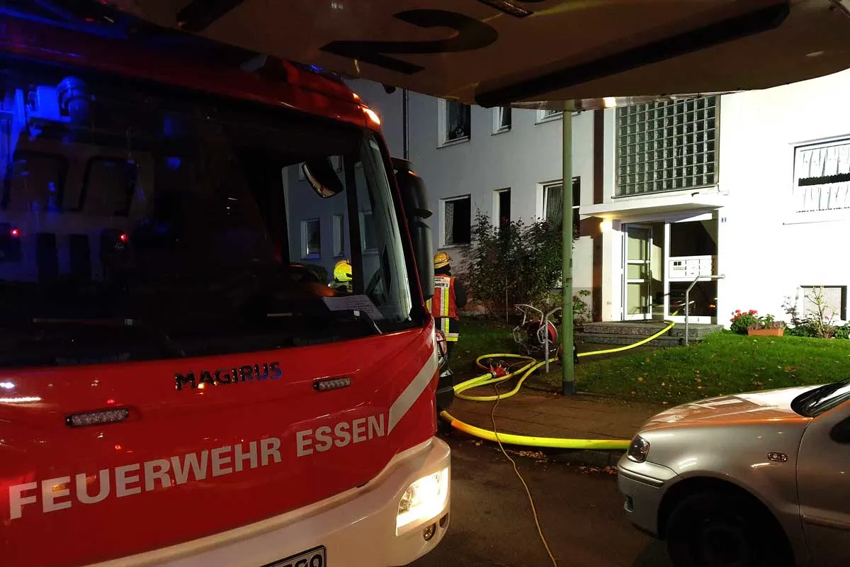 Zimmerbrand in Mehrfamilienhaus in Essen-Bergeborbeck - Frau verstorben