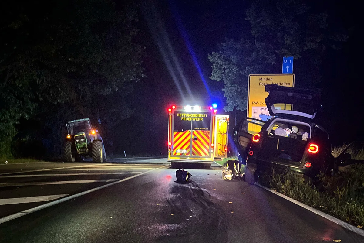 Porta Westfalica NW – Frau (58) bei Unfall von Pkw mit Traktor schwer verletzt