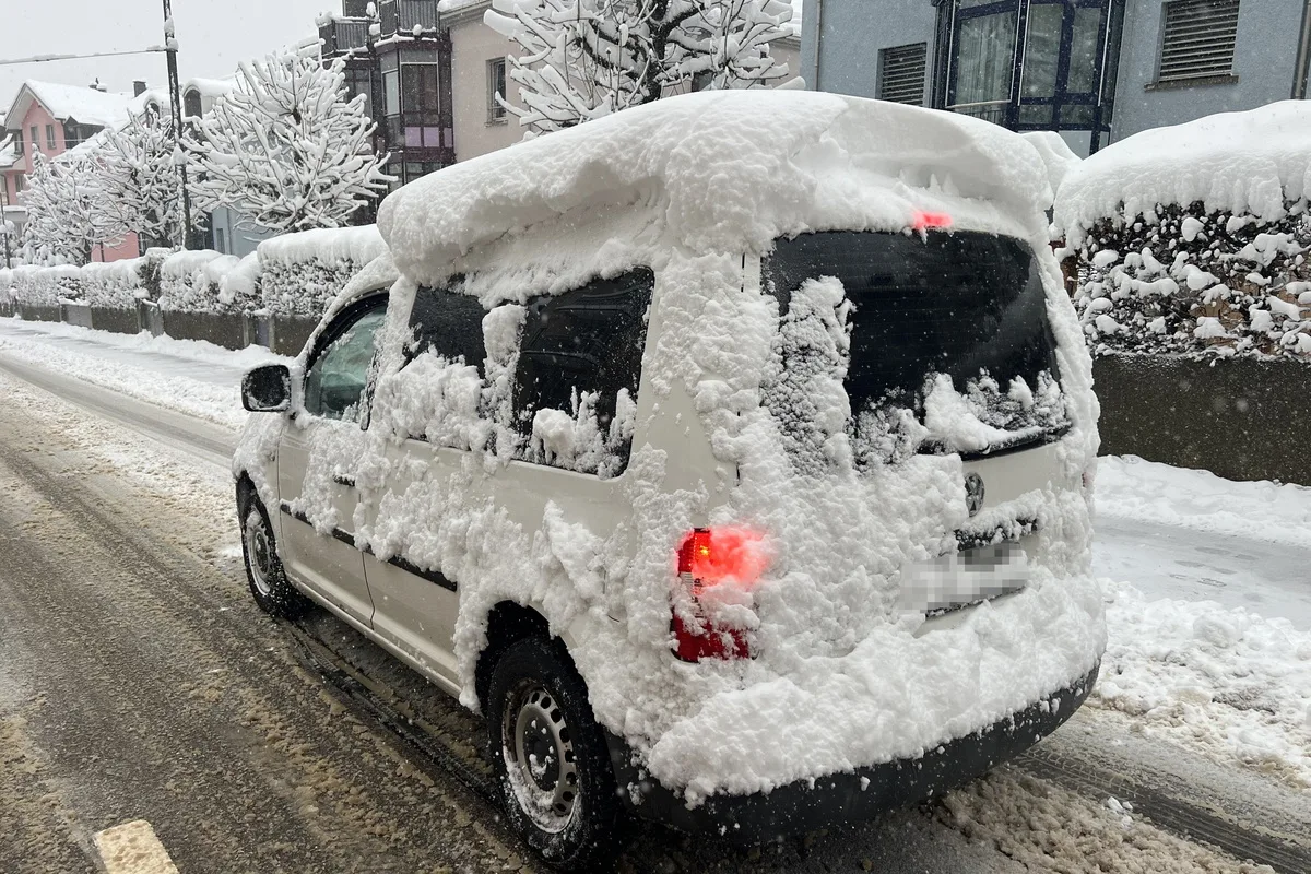 St.Gallen - Fahrzeuge nicht vom Schnee befreit - 19 Anzeigen 