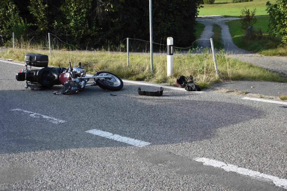 Unfall in Ebnat-Kappel SG - Autolenker übersieht vortrittsberechtigen Motorradfahrer