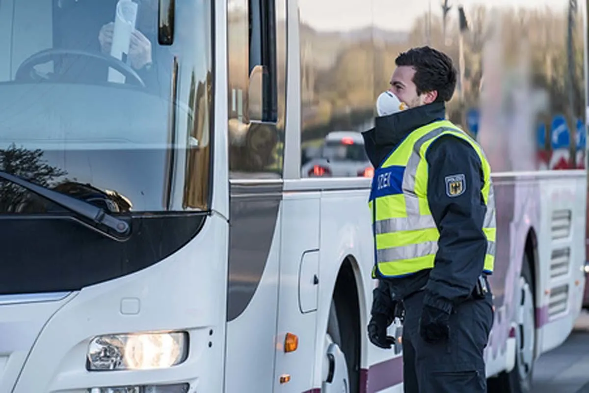 Rosenheim - Mit gefälschten Papieren in Reisebussen aus Italien