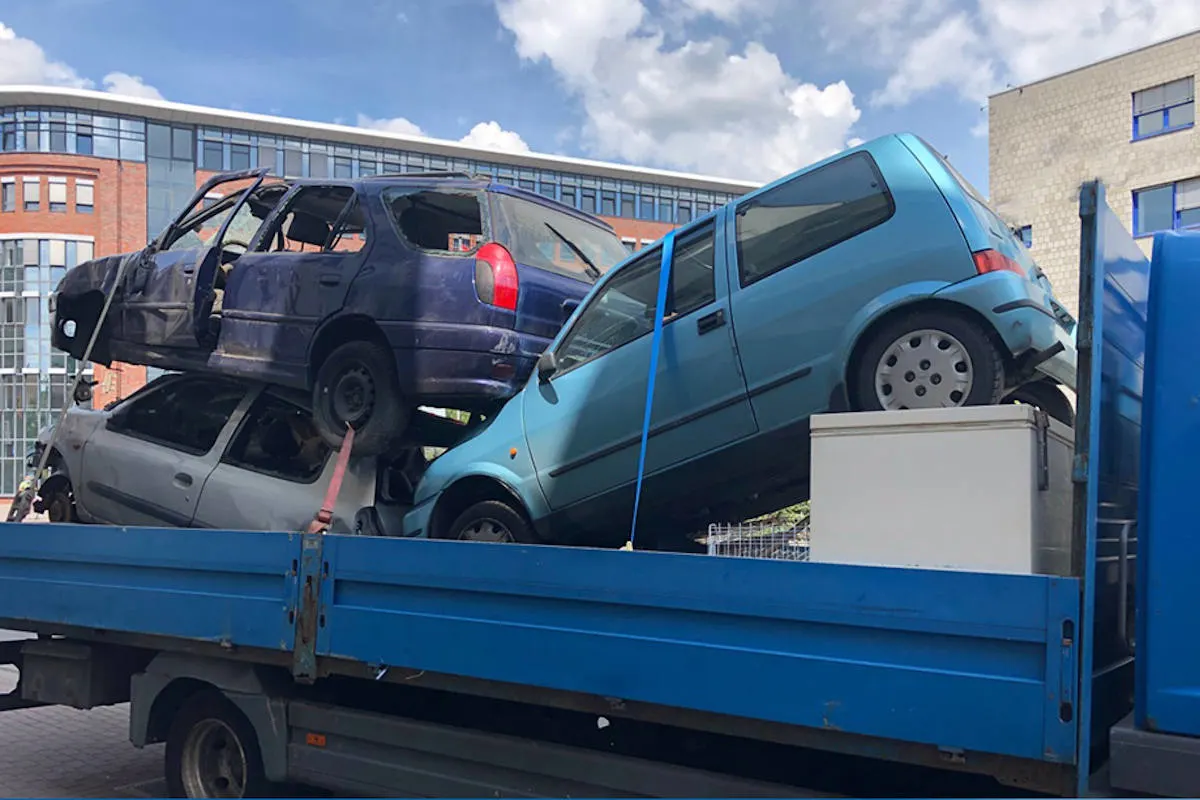 Köln – Schrott-Autos unzureichend gesichert