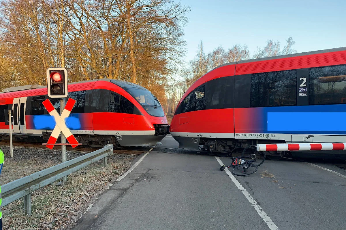 Stolberg –  Zusammenstoß mit der Euregiobahn – Radfahrer lebensgefährlich verletzt