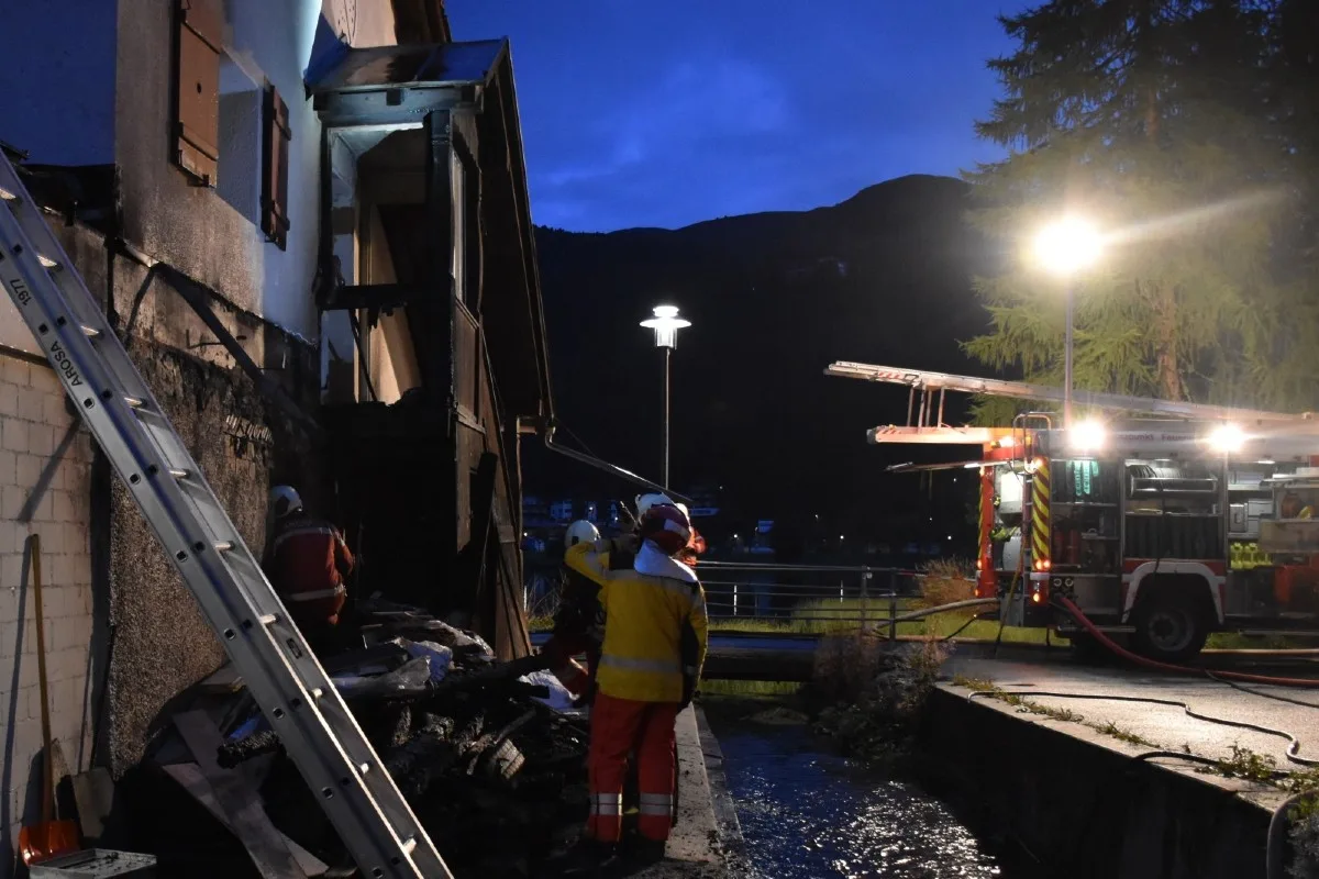 Arosa GR - Holzschuppen brennt nieder – Hausbewohner wurden evakuiert